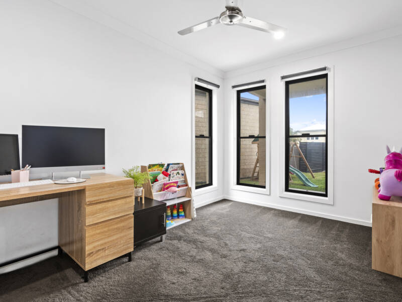 8 Long Island Drive, Windaroo, QLD 4207 AUS