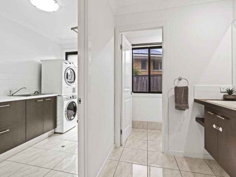 8 Long Island Drive, Windaroo, QLD 4207 AUS
