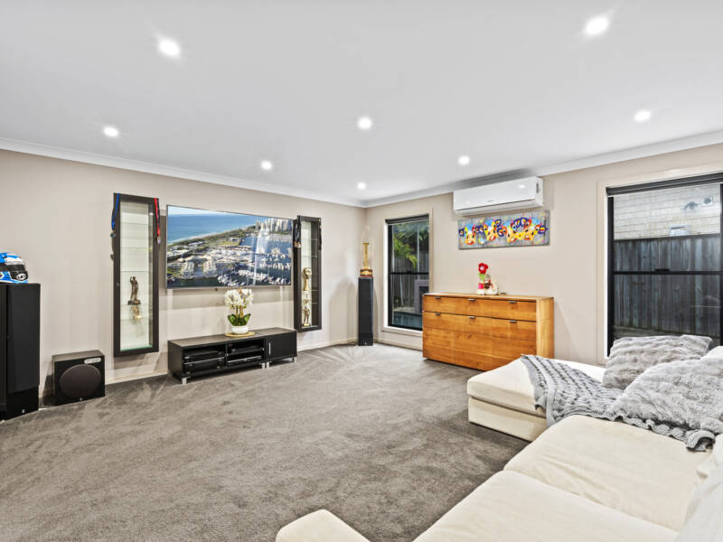 8 Long Island Drive, Windaroo, QLD 4207 AUS