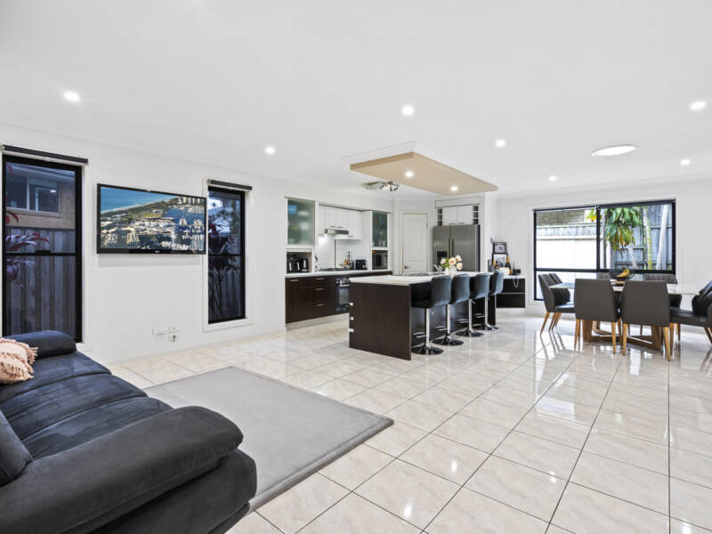 8 Long Island Drive, Windaroo, QLD 4207 AUS