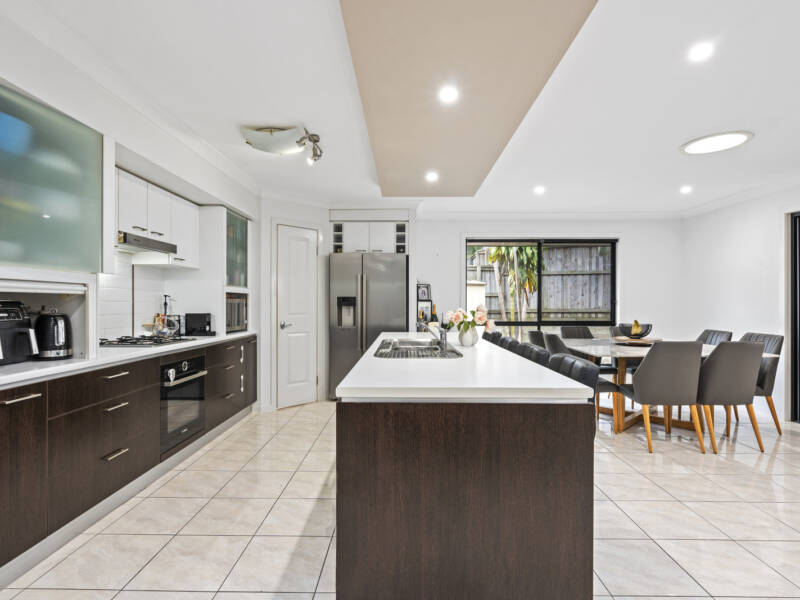 8 Long Island Drive, Windaroo, QLD 4207 AUS