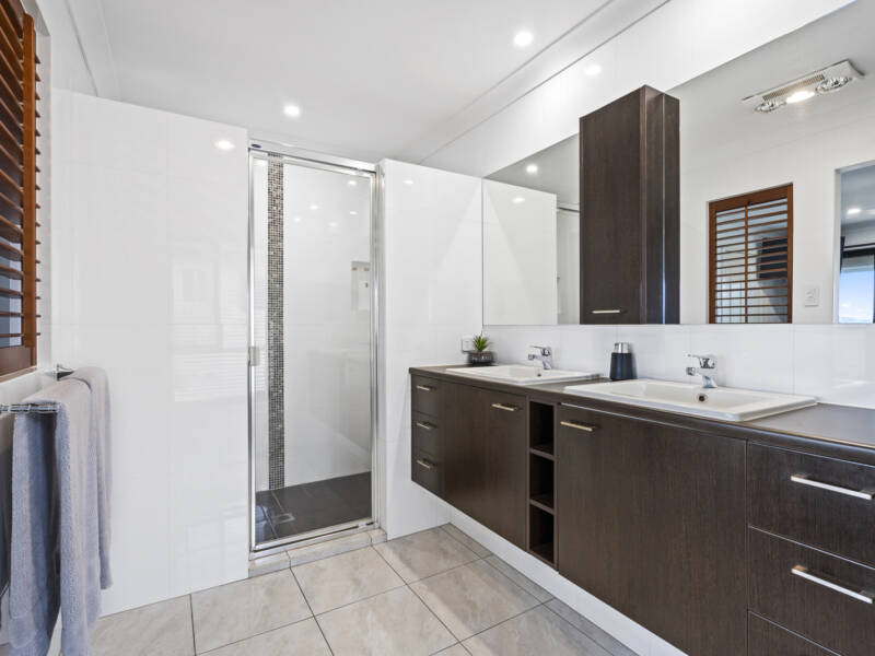 8 Long Island Drive, Windaroo, QLD 4207 AUS