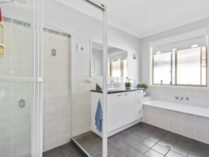 27 Albert Valley Drive, Bahrs Scrub, QLD 4207 AUS