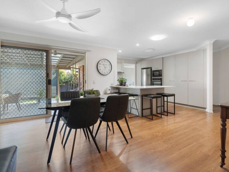 25 Laura Anne Drive, Windaroo, QLD 4207 AUS