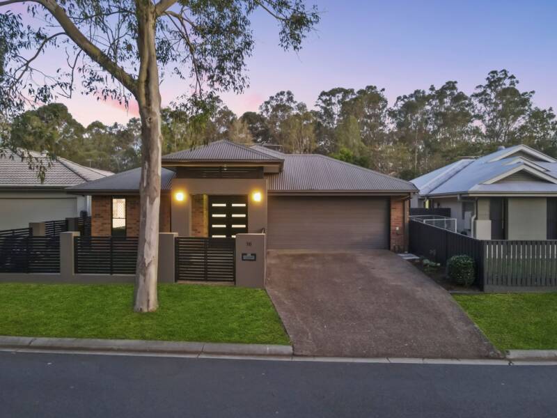 16 Sanctuary Parkway, Waterford, QLD 4133 AUS