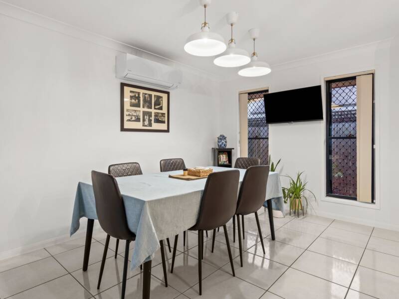 16 Sanctuary Parkway, Waterford, QLD 4133 AUS