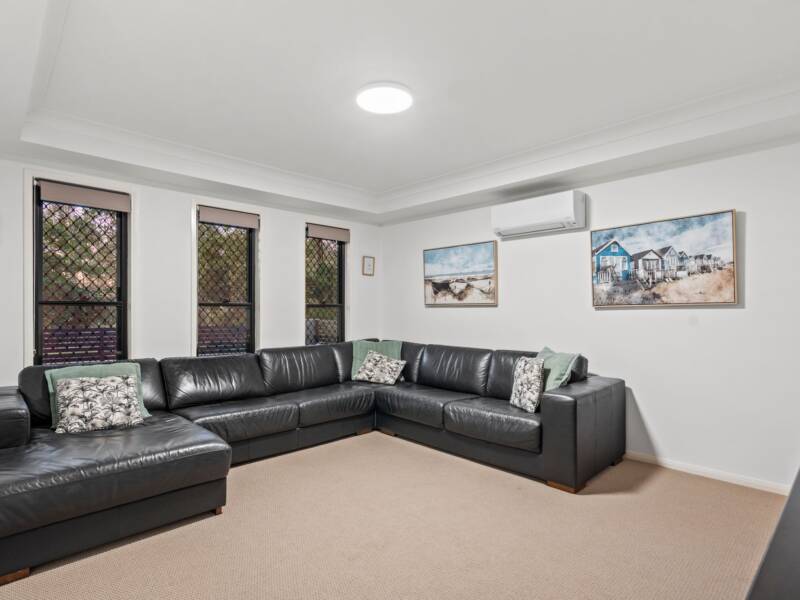 16 Sanctuary Parkway, Waterford, QLD 4133 AUS