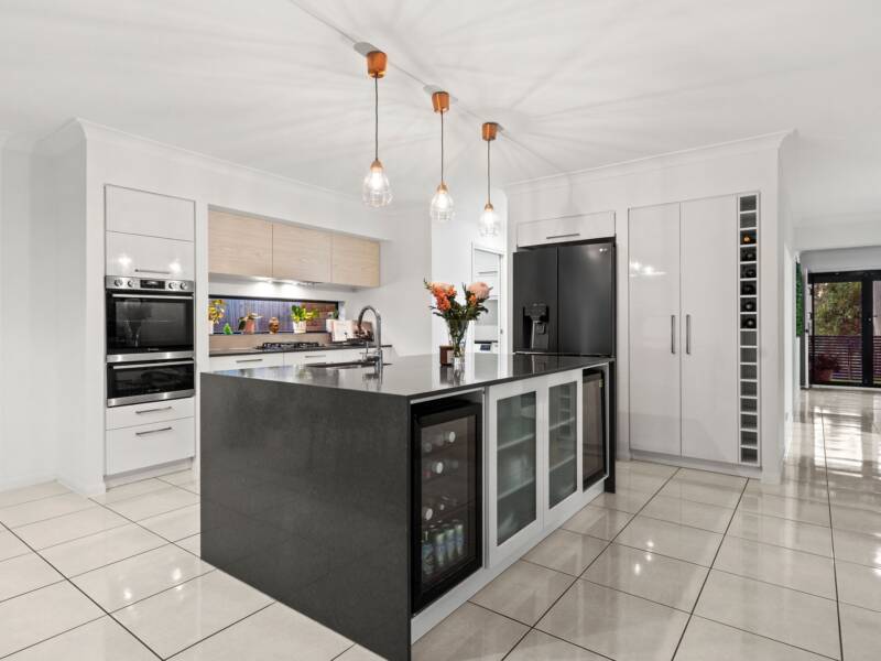 16 Sanctuary Parkway, Waterford, QLD 4133 AUS