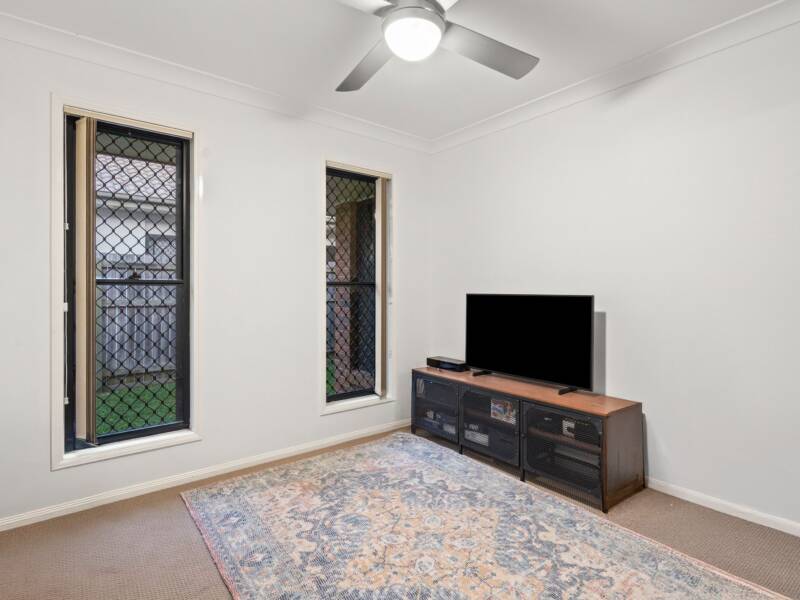 16 Sanctuary Parkway, Waterford, QLD 4133 AUS