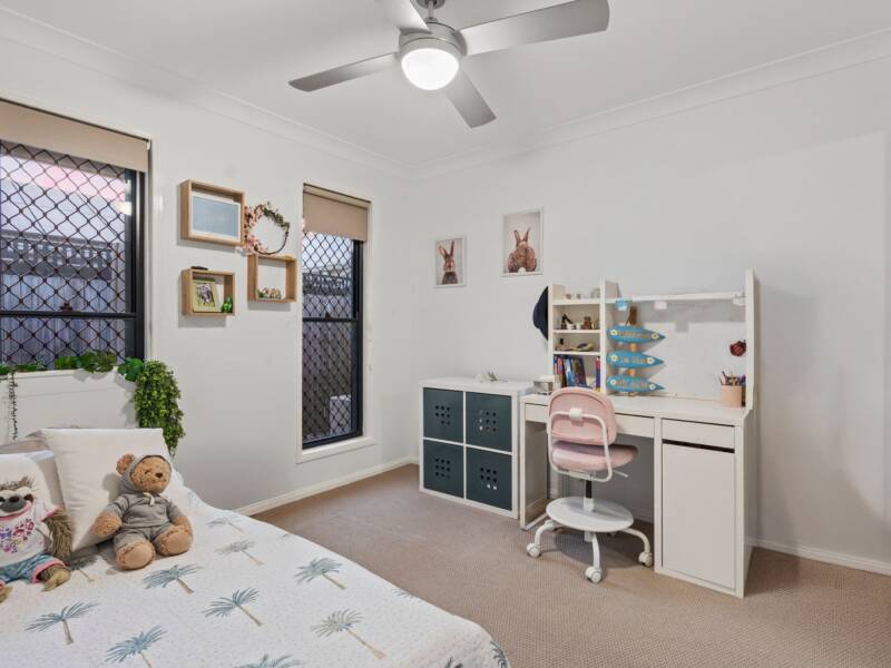 16 Sanctuary Parkway, Waterford, QLD 4133 AUS