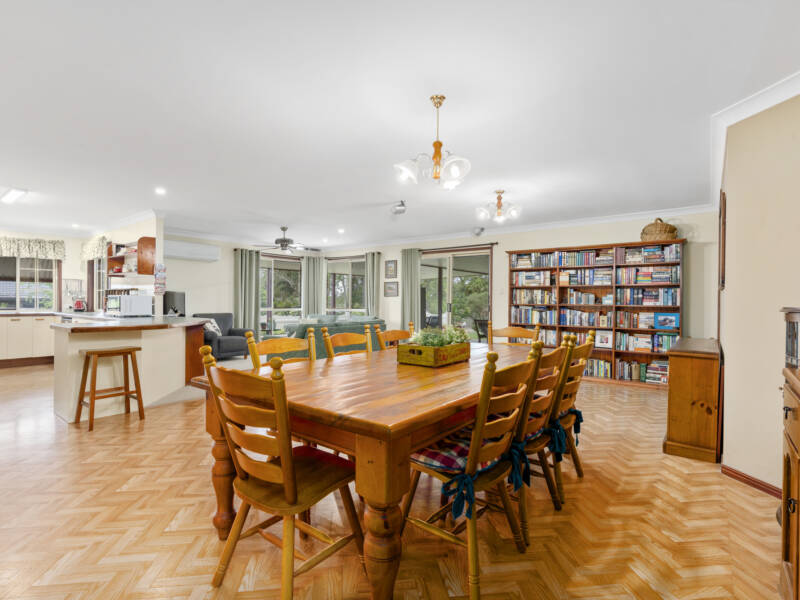42 Kaiser Drive, Windaroo, QLD 4207 AUS