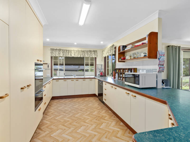 42 Kaiser Drive, Windaroo, QLD 4207 AUS