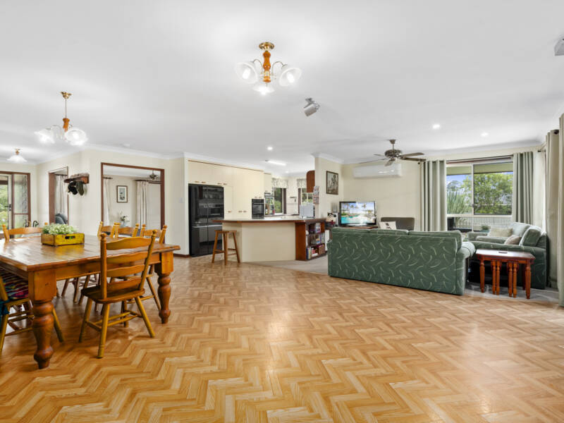 42 Kaiser Drive, Windaroo, QLD 4207 AUS