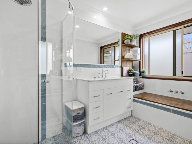 42 Kaiser Drive, Windaroo, QLD 4207 AUS