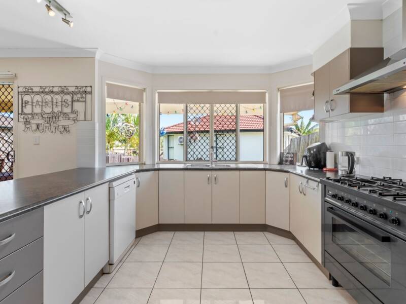 16 Herberton Street, Waterford, QLD 4133 AUS
