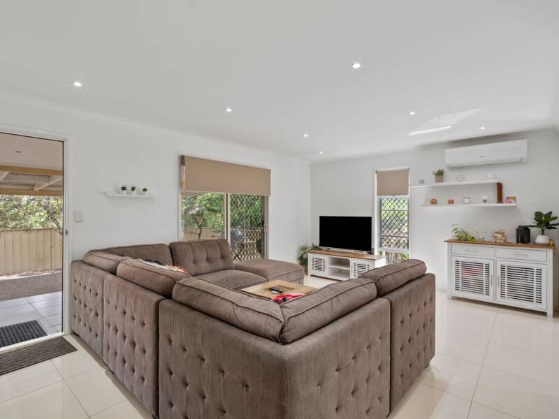 13 Lima Street, Edens Landing, QLD 4207 AUS