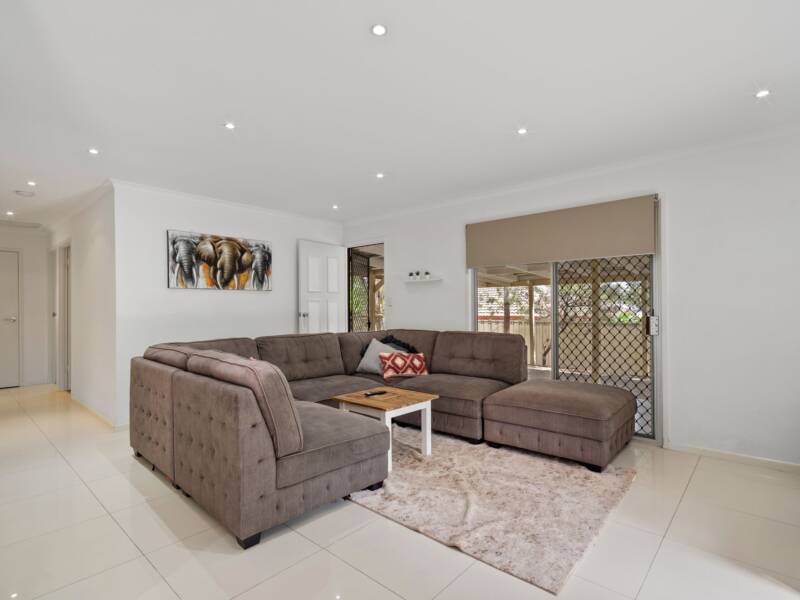 13 Lima Street, Edens Landing, QLD 4207 AUS