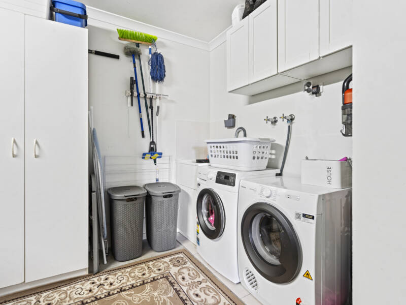 1B Oakvale Avenue, Holmview, QLD 4207 AUS