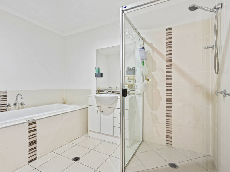 1B Oakvale Avenue, Holmview, QLD 4207 AUS