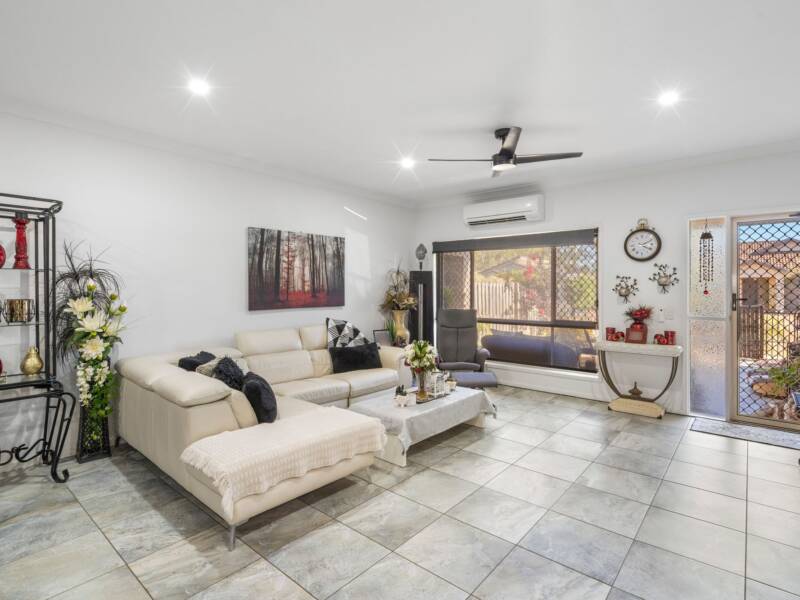 1/21 Sueinnes Street, Eagleby, QLD 4209 AUS