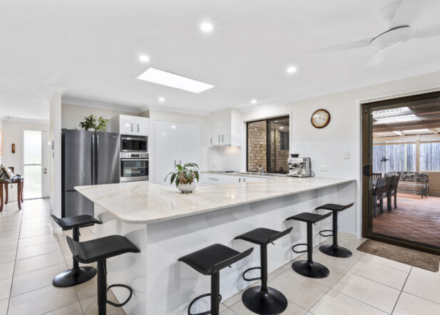 27 Kaiser Drive, Windaroo, QLD 4207