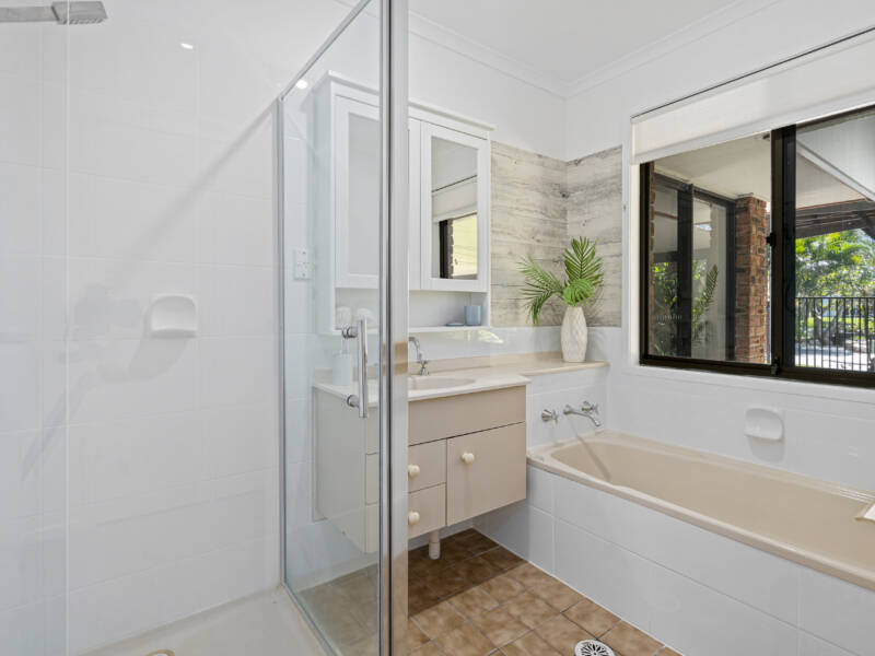 48 Bannockburn Road, Windaroo, QLD 4207 AUS