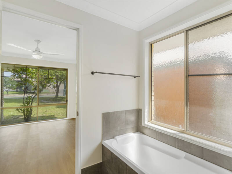8 Kinross Lane, Bethania, QLD 4205 AUS