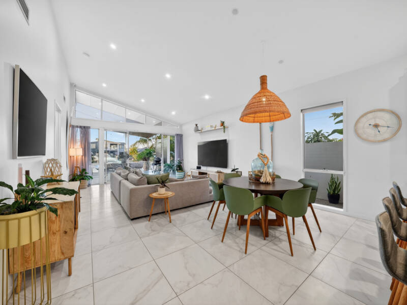 14 Paradise Parade, Jacobs Well, QLD 4208 AUS