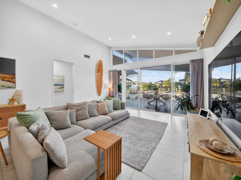 14 Paradise Parade, Jacobs Well, QLD 4208 AUS