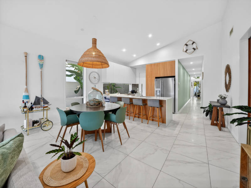 14 Paradise Parade, Jacobs Well, QLD 4208 AUS