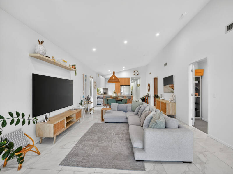 14 Paradise Parade, Jacobs Well, QLD 4208 AUS
