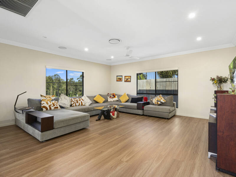 14 Riverside Tce, Windaroo, QLD 4207 AUS