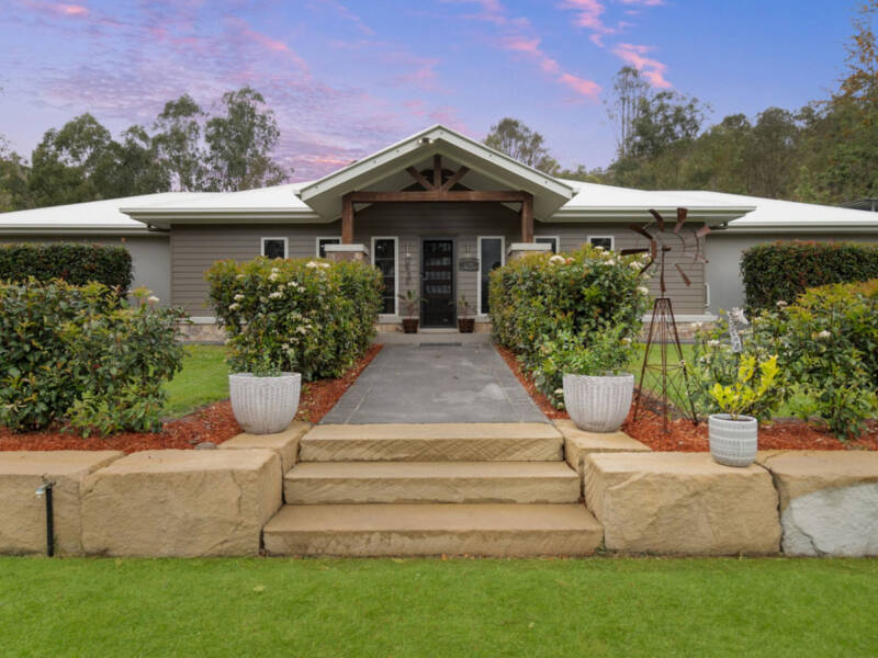 1-17 Smales Close, Kooralbyn, QLD 4285 AUS