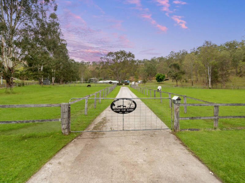 1-17 Smales Close, Kooralbyn, QLD 4285 AUS