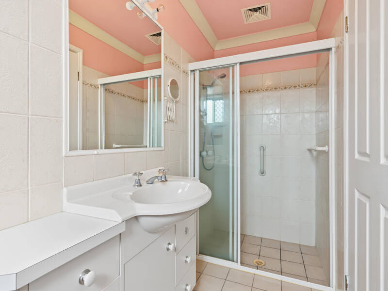 8 Allenby Crescent, Windaroo, QLD 4207 AUS